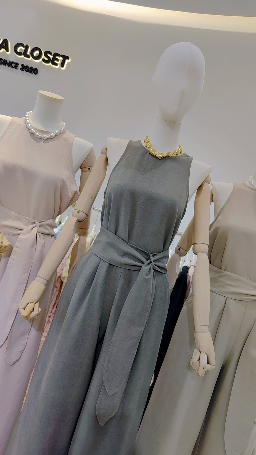 Maria's "Sleeveless Tie-Waist" Set